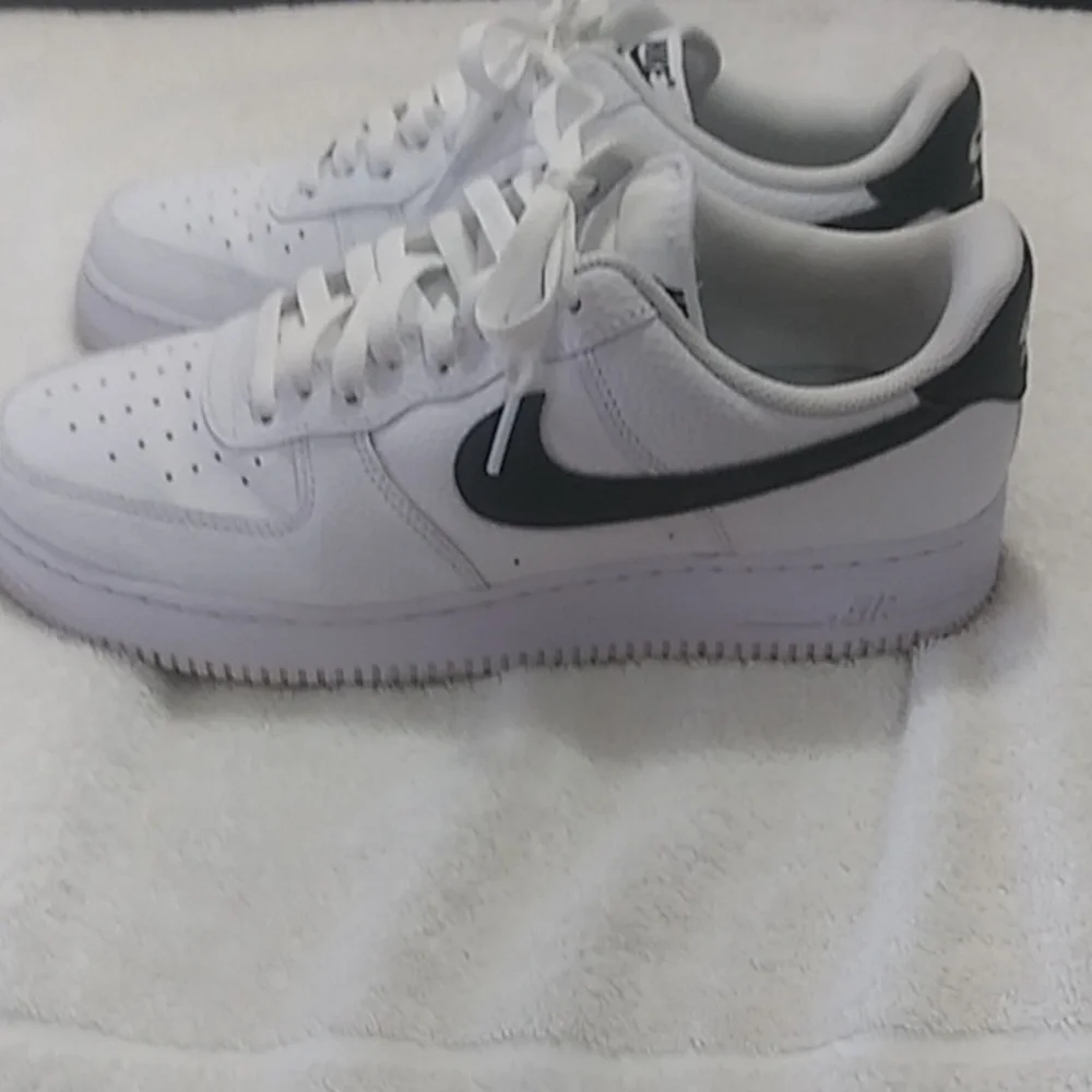 Pre- owned Men Nike Air Force 1 Size 9